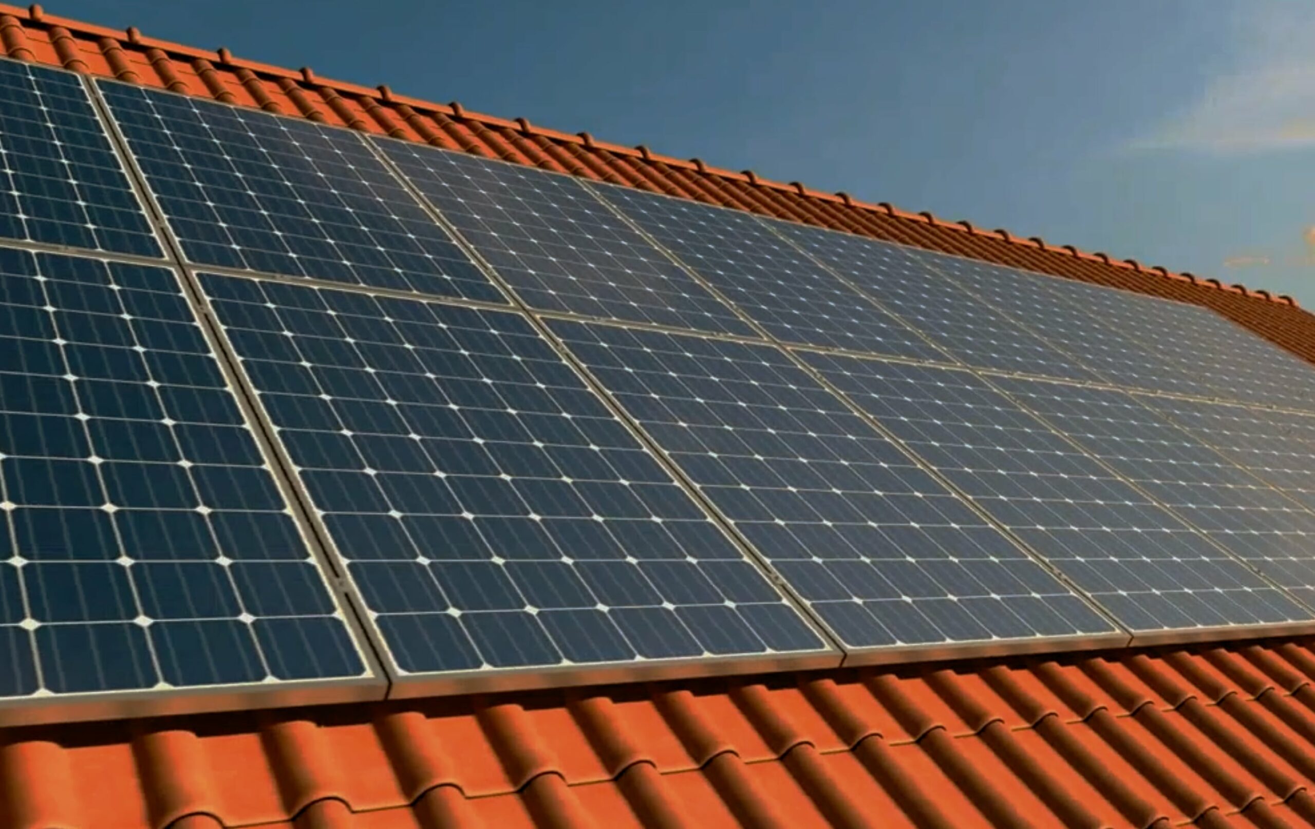 solceller installerade på takpannor